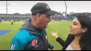 Micket Arthur kiss to Zainab Abbas