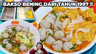 SELALU RAME!! JUALAN BAKSO BENING DI PINGGIR JALAN TAPI YANG BELI BERMOBIL SEMUA!!