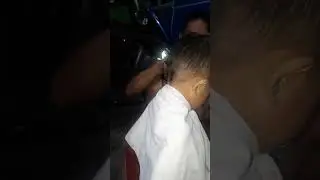 waktu gak mau ptong rambut ke tukang pangkas jadi ayah yg potongin..ahaha