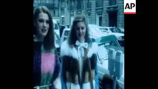 SYND 25 10 78 COURREGES FASHIONS
