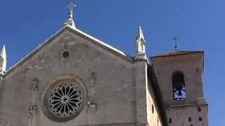 Sisma, a Norcia il pinnacolo della chiesa ruota di 45 gradi