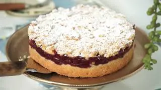 Streuselkuchen mit Kirschen - Anf&auml;ngergeeigneter Kirschstreuselkuchen - Rezept im Video - Kuchenfee