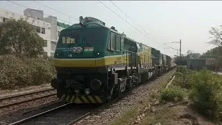 Beautiful EMD Twins of DLSA WDP4D AMV 40181 + WDP4D AMV 40291 with 14215 Ganga Gomti Express☠️🔥