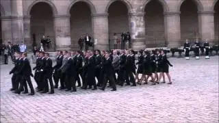 Remise des calots aux Invalides   04 Chant de section 2