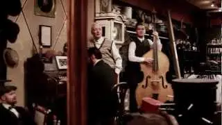 Desember - J&oacute;lalag Korm&aacute;ks & Skjaldar