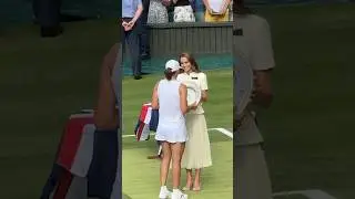 The moment Catherine, Princess of Wales presented Iga Swiatek with trophy 🏆 #wimbledon