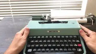 1965 Olivetti Lettera 32 Typewriter Ultraportable Aqua Blue Teal