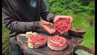 Bacon burger cooked on a rock #baconburger #outdoorcooking #firecooking #cheeseburger #burgerrecipe 