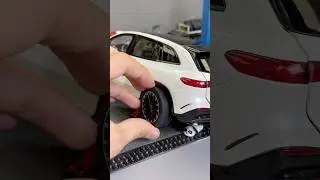 Mercedes-Benz EQS SUV 1:18 Scale Model Car Tire Change #car #diecastcars #mercedes