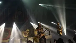 Pierce The Veil - The Divine Zero (live Toronto 2017)