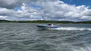 Buster  Magnum vm-92 / Volvo Penta 250 sp trim / cruising speed