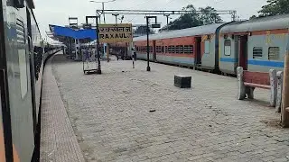 बिहार के रक्सौल शहर से निकलकर रक्सौल जंक्शन पहुंचती हुई अमृत भारत एक्सप्रेस।