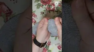 Соединить петли мыска при помощи крючка #носкиспицами #шов #knitting #tutorial #вязание #diy