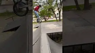 Випчик #bmxtricks #ebmx #bmxfreestyle #bmxshow #bikelife #bmx #bmxsport