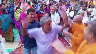 Very beautiful kirtan.