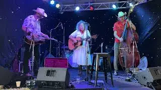 The Cartwheels are Golden Guitar winners Wendy Phypers & Dave Patterson.video 11 Tamworth country 