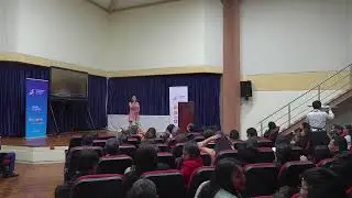 Ceremonia de reconocimiento a servidores universitarios que cumplen 10 y 20 años de trabajo.