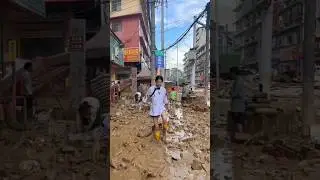 China&rsquo;s Massive Flood Disaster &mdash; But What the People Did Next Will Shock You! 🌊🇨🇳 #Shorts