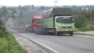 HINO DUMP TRUCK ENGINE POWER ON HIGH CLIMB HILL - Heavy Duty Trucks On The Climbing Route