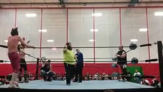 Handicap Match: M&ouml;tley T&uuml;e and Yams the Working Man vs Critical Mass