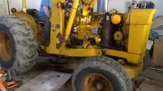 Первый запуск экскаватора-погрузчика John Deere 400 1970 года