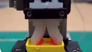 Handling of wet contact lens using soft robotic hand