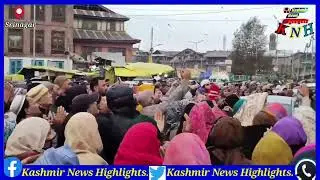Devotees throng Dastgeer sahab shrine to participate in Jumma congregational prayers..