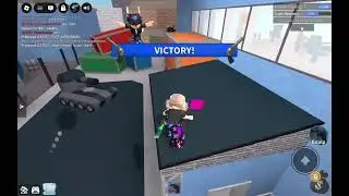 Playing MM2 on mobile (sherrif and inno round)