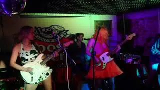 Loose Articles Intro & Mr Manager live Grayston Unity Halifax Fri 11 October 2024