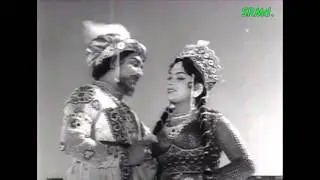KAAVIYAMA NENJIN OVIYAMA - PAAVAI VILAKKU - LYRICS