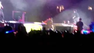 Jonas Brothers Toronto - Much Better / Flips - Joe falls, Kevin backflips
