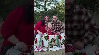 BTS of a family christmas session :) #bts #dsnmphotography #christmasphotoshoot #familyphotoshoot