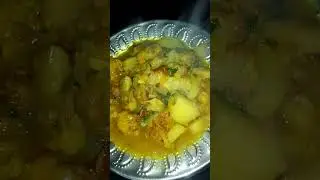 “Karahi Style Aloo Gobi Fry 😍 Pyaz Tamatar Wali masaledar Sabzi”