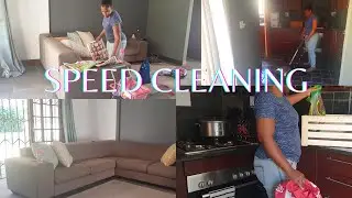 MORNING SPEED CLEAN // HOMEMAKING // CLEANING MOTIVATION // SOUTH AFRICAN YOUTUBER