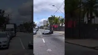 Lamborghini Aventador SVJ acelerando forte (SuperCarrosBrasil)