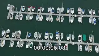 Sportboot- Anlegestelle am Uferbereich Lake Erie in Cleveland in Ohio, USA