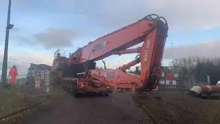 DCS Abnormal Load Escort Services - DSM&rsquo;s Hitachi 670 with S.A.Smith from Glasgow to Birmingham