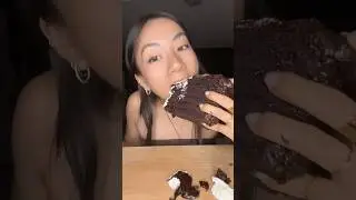 #eating #mukbang #chocolate #cake #chocolatecake #viral #cheesecakefactory #foodie #eatingshow