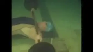 Жим штанги под водой 49 раз. Press of a bar under water 49 times.