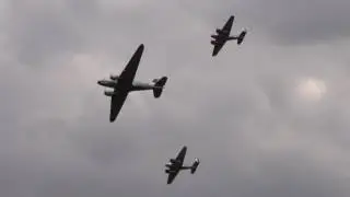 Classic Formation - Douglas DC-3 and Beech 18's  - Duxford Flying Legends Airshow 2017