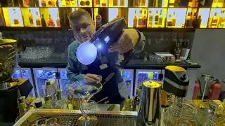 Виж как Благой и Йосиф миксират коктейли в Ozone Skybar & Lounge