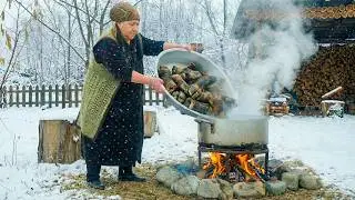 Winter Survival Food: Healing Meat Soup & Sweet Fruit Pies