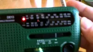 Degen DE13 AM FM SW  crank up emergency radio