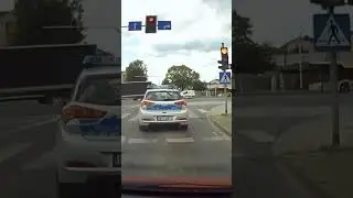 Olkusz. Policjanci eskortowali do szpitala samoch&oacute;d z dzieckiem, kt&oacute;re miało problemy z oddychaniem