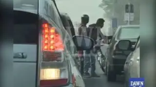 Robbery in Lahore - Watch video