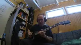 Tuomas sooloilee