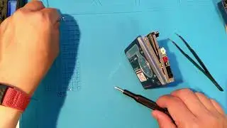 Ремонт мини-дискового рекордера Sony MZ-R700: замена крышки для получения рабочего дисплея