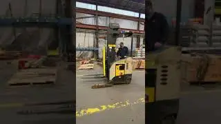 CROWN RR5220-45 4500LB STAND UP FORKLIFT