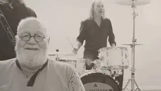 The Shavers - Brandend Zand (official video)