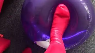 Red Latexsocks destroy lilac Balloonpop !!